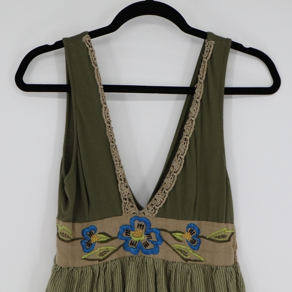 Free People Women's Tank Top Size Medium Bohemian Embroidered Fit and Flare - Picture 2 of 12